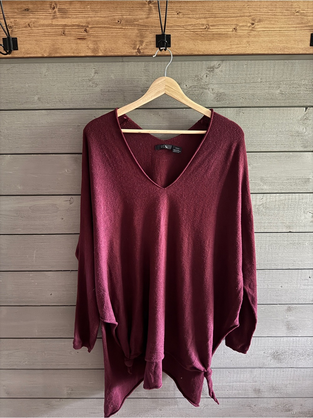 RDI Women's Long Sleeve V-Neck Tunic Sweater in Burgundy